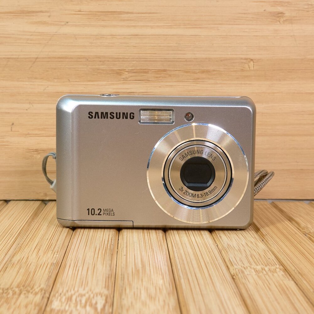 Samsung ES15 10.2MP Compact Digital Camera, 3X Optical Zoom, Silver